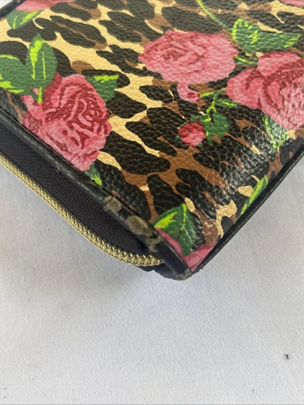 Betsy Johnson Full Zip Wallet Clutch Wristlet Black Leather Gold Roses Cheetah